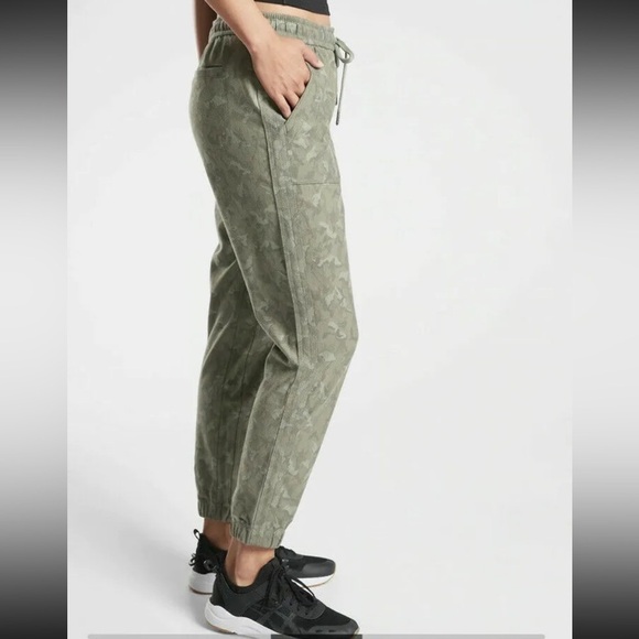 Athleta pants Women Size 0 joggers Farallon Green Printed Camo Drawstring b9 - Picture 2 of 11